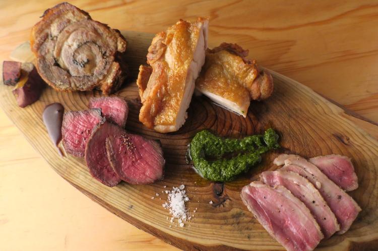 メインのお肉料理1ポンド盛り合わせ