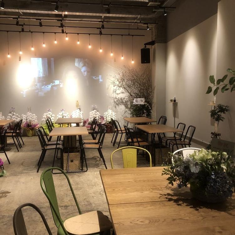テーブル席の店内