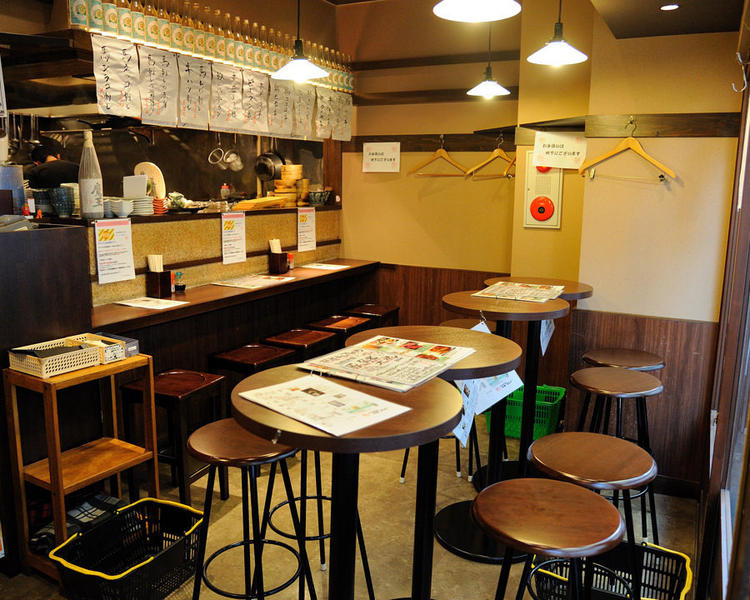 1Fにはカウンター席も用意