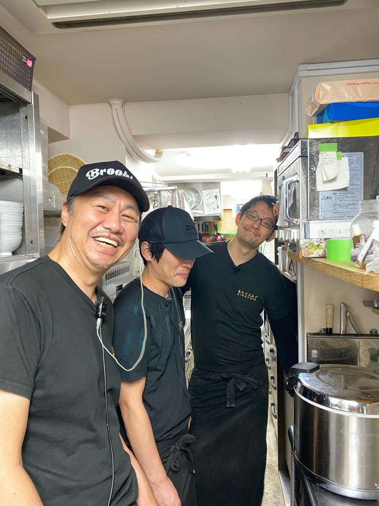 スタッフはみんな和気あいあいとやってます
