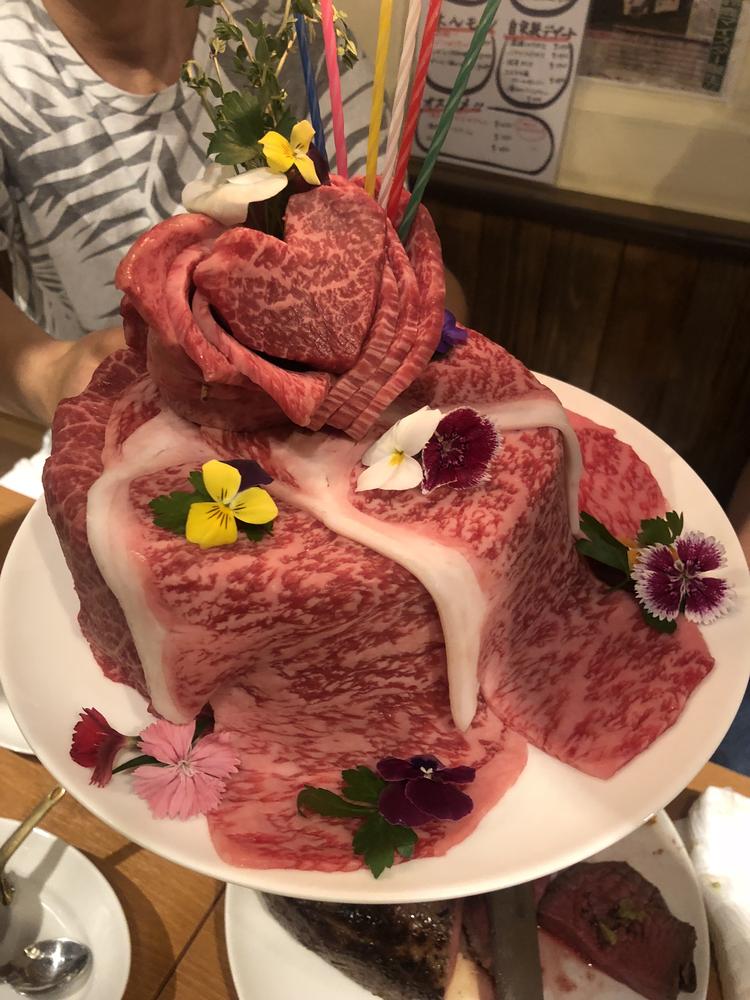お祝い用の肉ケーキ