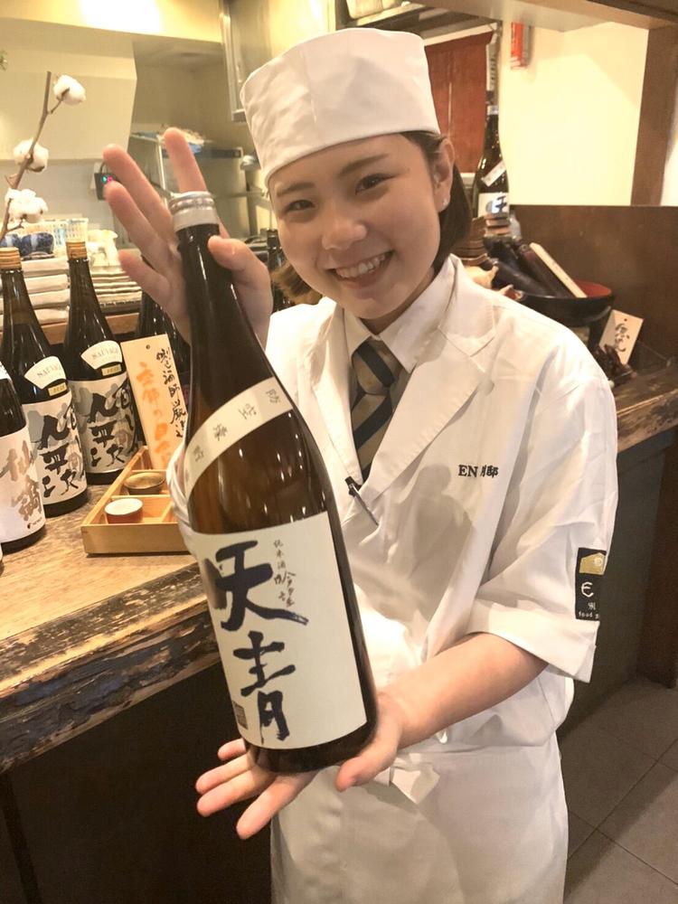 ホールもキッチンも一体で明るい雰囲気!