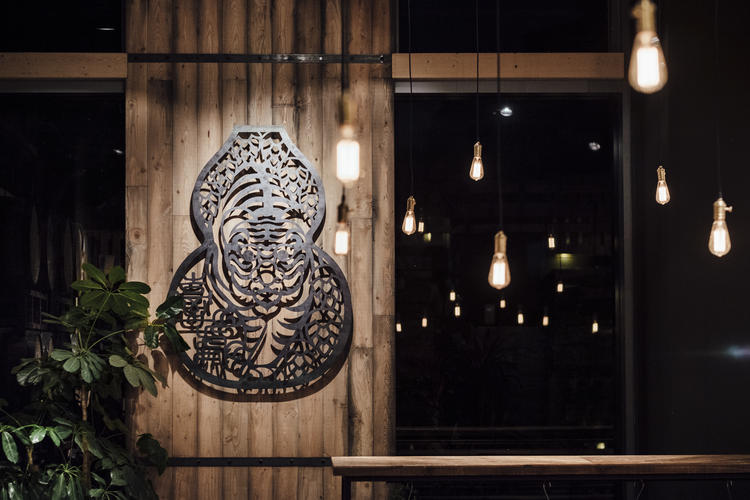 おしゃれで、アジアを感じられる店内。