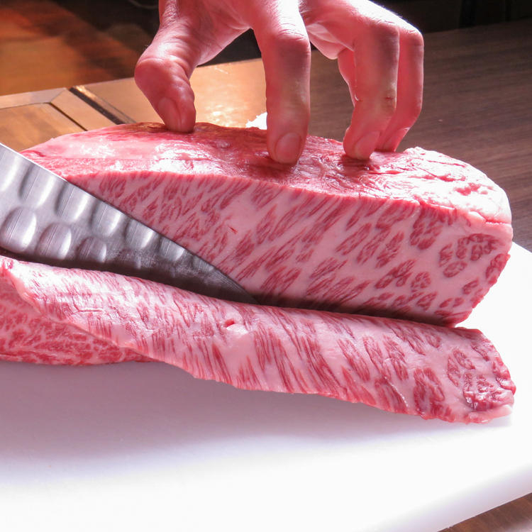 材料は本物の黒毛和牛!