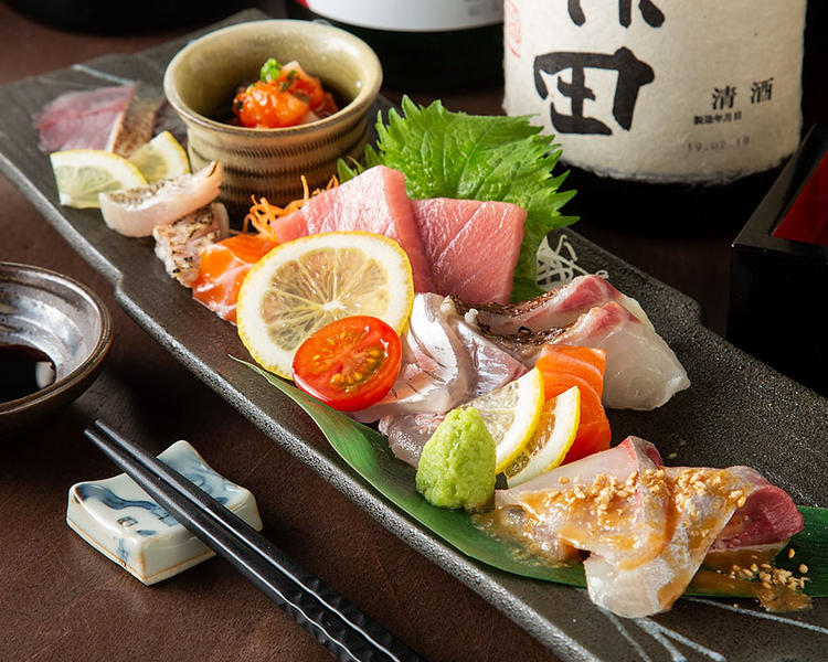 こだわりの刺身は昼も夜もオススメです