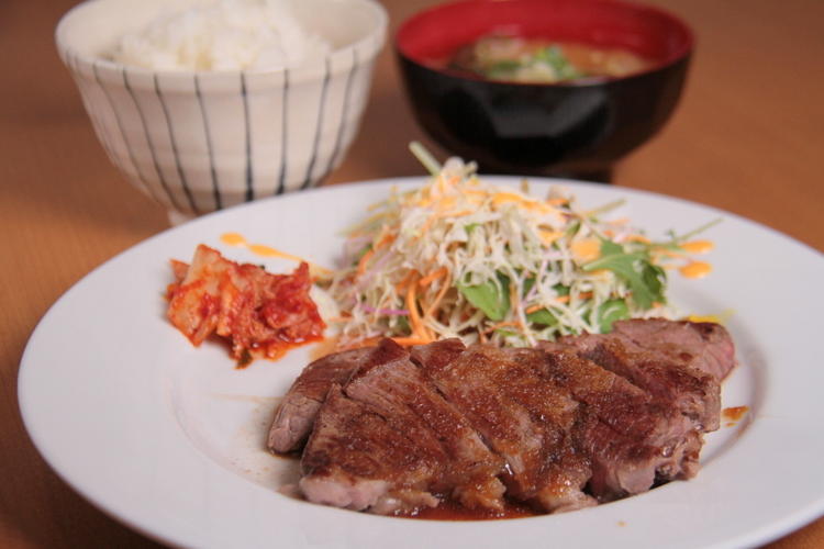 ランチタイムには定食もご提供!