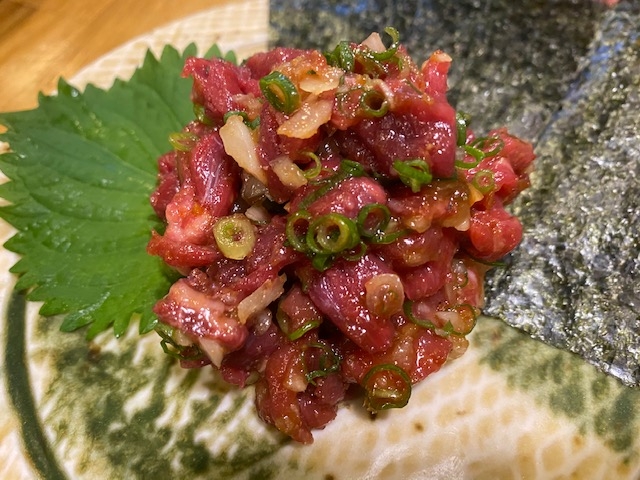 特別な自家製ダレの馬肉ユッケ!