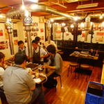 明るくてアットホームな店内。