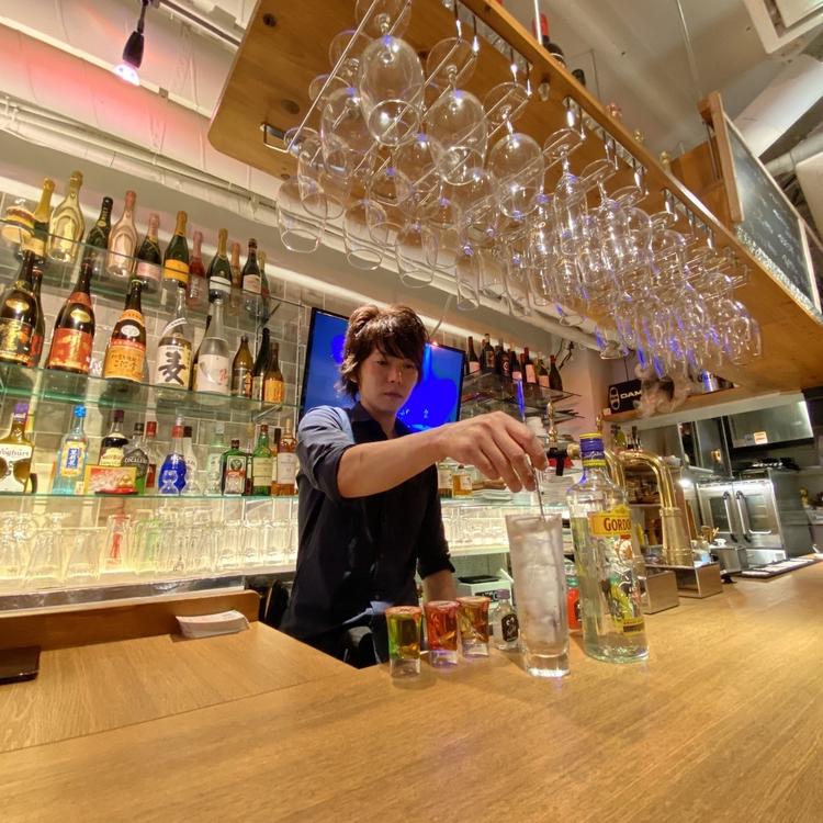 お客様の前でお酒を作れます‼