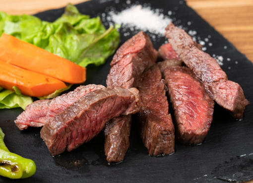 やっぱりメインは肉料理!