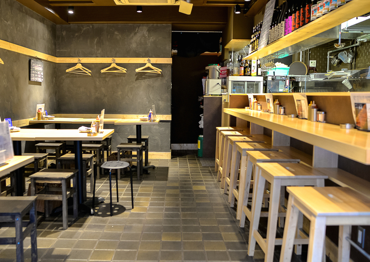 広々として、清潔感のある店内です