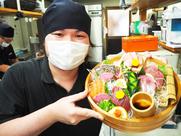 海鮮料理と串カツが自慢の居酒屋です☆