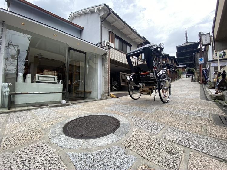 店舗は東山区の八坂通り沿いに立地