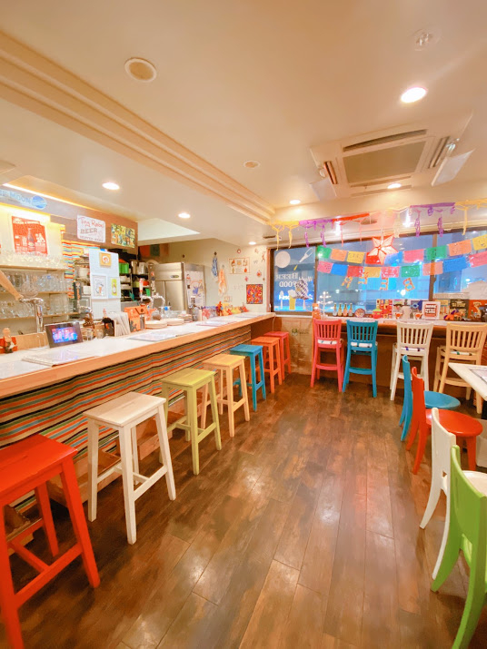 店内はカラフルで女性にも大好評です☆