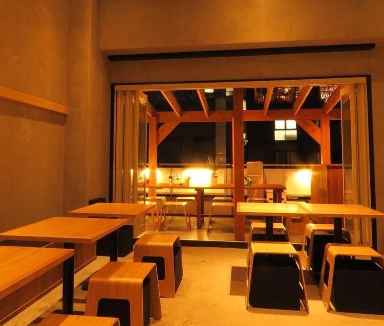 60席の広々としたオシャレなお店です。