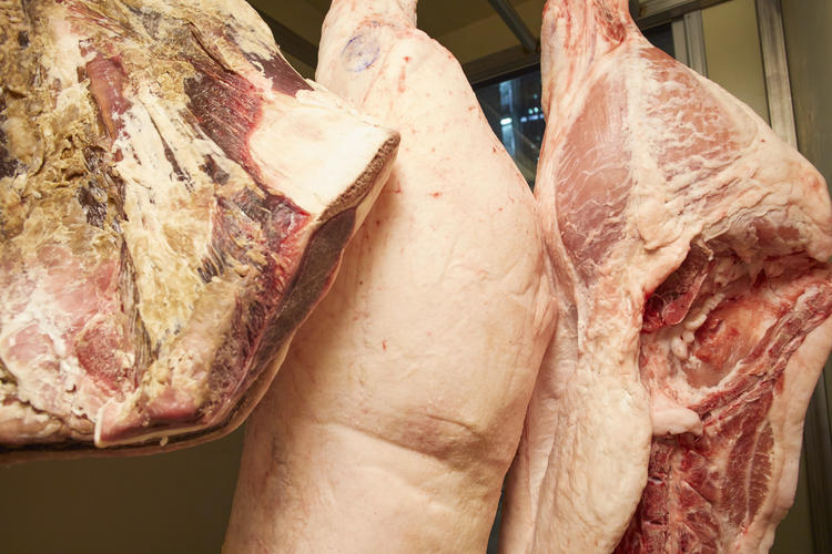 ★お肉専用 熟成冷蔵庫完備★