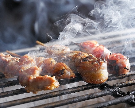 土佐備長炭で一串入魂で焼き上げます!