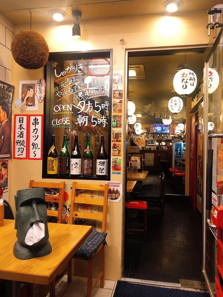 モアイ像がお出迎えする楽しい居酒屋◎