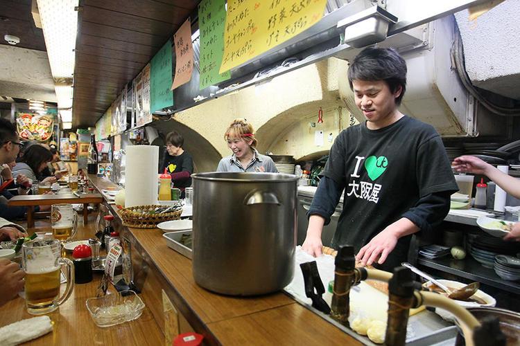 大阪らしさ溢れる活気が売りの人気居酒屋
