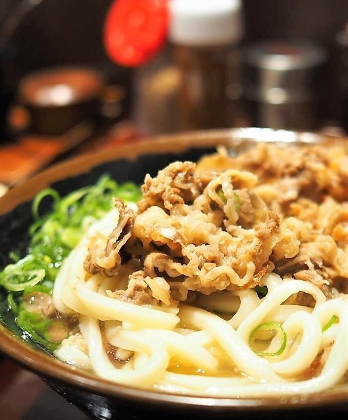 黄金色の出汁とバランスが絶品☆肉うどん