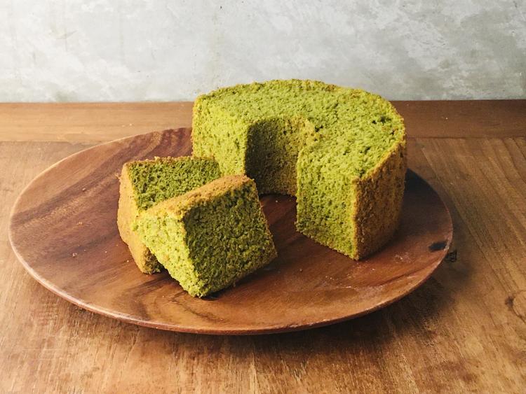 人気スイーツ「米粉の抹茶シフォン」販売中