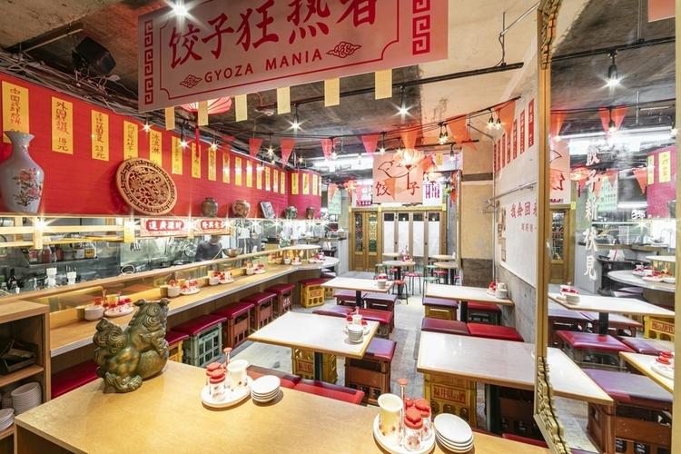 店内は賑々しく、中国屋台の雰囲気☆