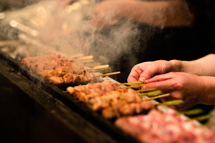 炭火で焼いた串焼き