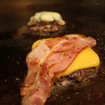 肉肉しいバーガーをあなたの手で!