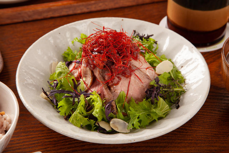 野菜以外にお肉料理も大人気!