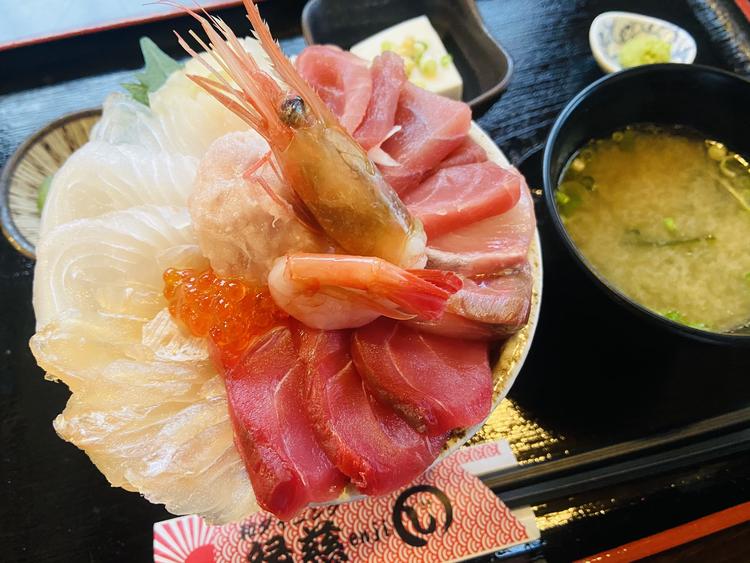 大人気の特選海鮮丼!