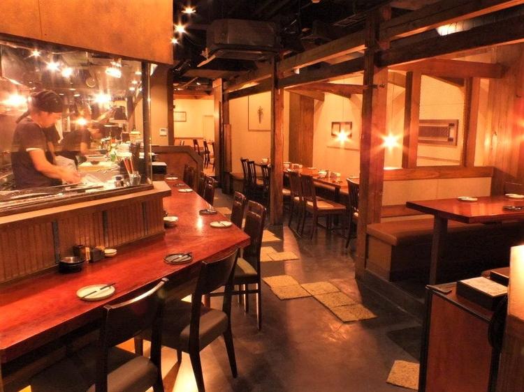 凝った内装☆間接照明もオシャレな店内!