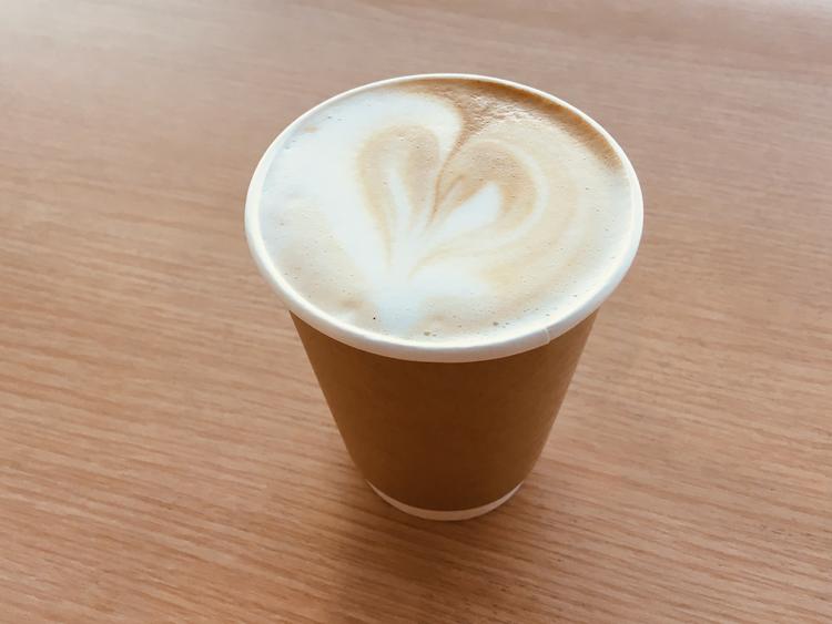 ホットのカフェラテも人気商品です