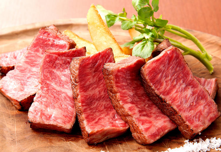 厳選した肉料理をご提供しています。