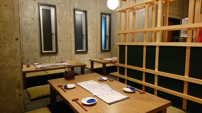 店内は堀ごたつ式で落ち着いた空間!
