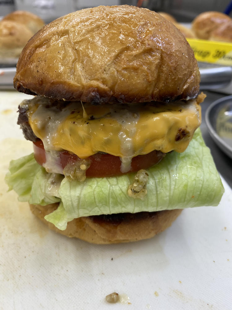 まかないは毎日ハンバーガー!?