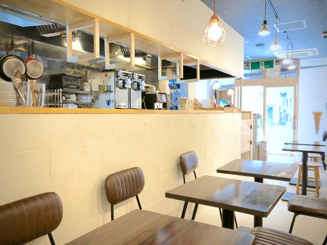 明るくオシャレな店内♪
