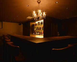 LOUNGE BAR Courage