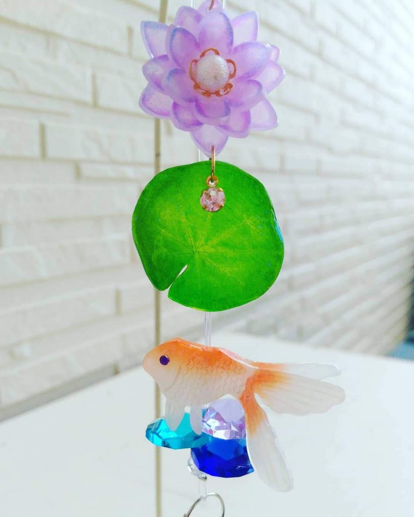 プラバンとレジン作る金魚と蓮の卓上サンキャッチャー News Ttt Takeout Food And Drink