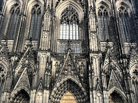 ドイツ 世界最大のゴシック建築物 ケルン大聖堂 の見どころや周辺のおすすめ観光スポットを紹介 Tabi Channel