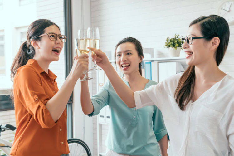 「飲みニケーション」したい相手1位は同僚!