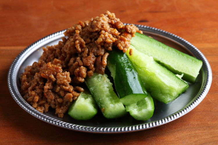 キュウリのしゃきしゃき感を味わう中華おつまみ「麻婆肉味噌キュウリ」
