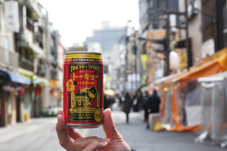 「元祖チューハイ」とは、墨田区鐘ヶ淵が発祥といわれる、焼酎の炭酸割り(ソーダ割り)に梅などのシロップで風味をつけたお酒のこと。現在主流の清涼飲料水のようなチューハイとは少し違う、甘くないドライな味わいが特長。お店によってさまざまな味わいの違いがあり、食事との相性も抜群です。