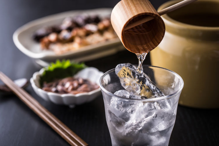 「甕雫(かめしずく)」は180年以上の歴史を持つ老舗焼酎蔵が造る本格芋焼酎