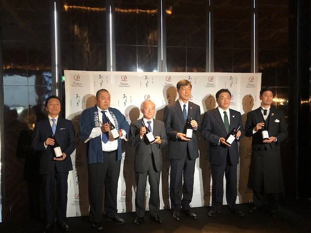 品川プリンスホテル39F「TABLE 9」で開催された「あさぎ」発表会は、プレスやご関係者100名ほどの皆様と。株式会社プリンスホテル 小山正彦 代表取締役社長、 南魚沼市 林 茂男市長によるご挨拶に始まり、華やかに開催されました。