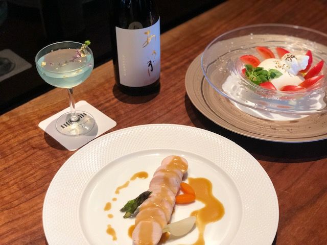 「あさぎ」の麹米は兵庫県産の山田錦、酛実は新潟県産の「こしいぶき」、添実と仲実は南魚沼産の五百万石、留実は長野県の産美山錦を使用。超軟水がベースなので、飲み口が淡麗ですっきり飲みやすいのが特徴です。そして上品な香りがとてもいい。ワイングラスで香りを楽しみつつ、乾杯〜♪ 品川プリンスホテル吉田巧総料理長特製のお料理とのマリアージュも体感しました