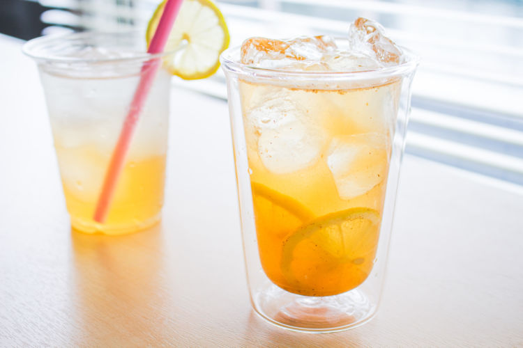 「仕方なく飲む」から「飲みたくなる」へ。新たなノンアルコールドリンク「Aroma Cola」