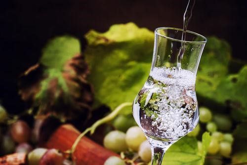 グラッパの飲み方の基本はストレート