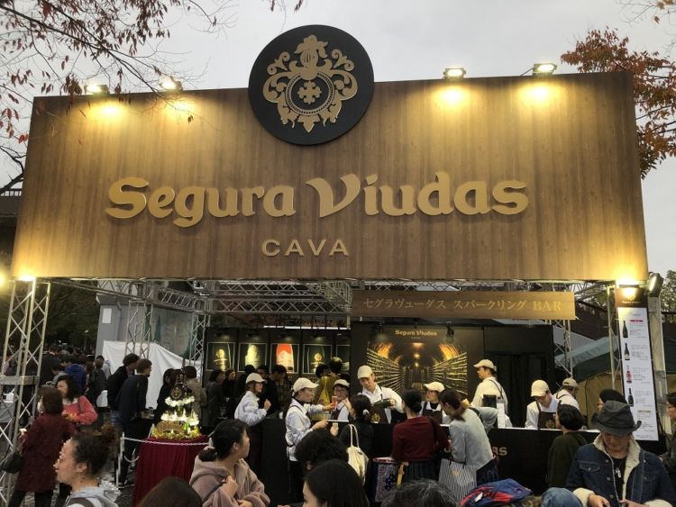 お酒好きな人は、スパークリングワインやスペインのビールで乾杯!