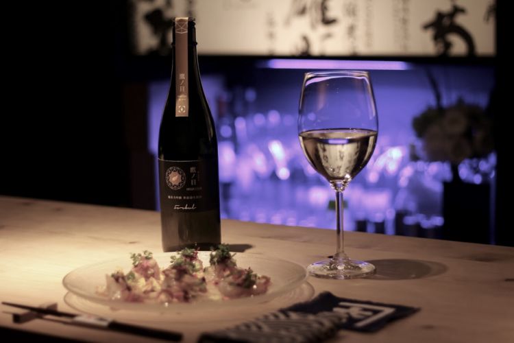 日本酒ベンチャーが「うまさ」だけを追い求め作り上げた「鷹ノ目(ホークアイ)」