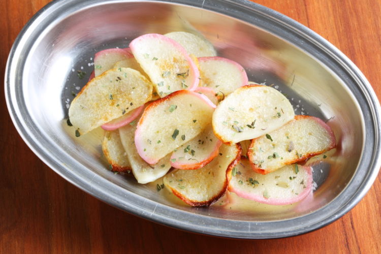 かまぼこがパリッとしたおつまみに変身!「かまぼこチップス」